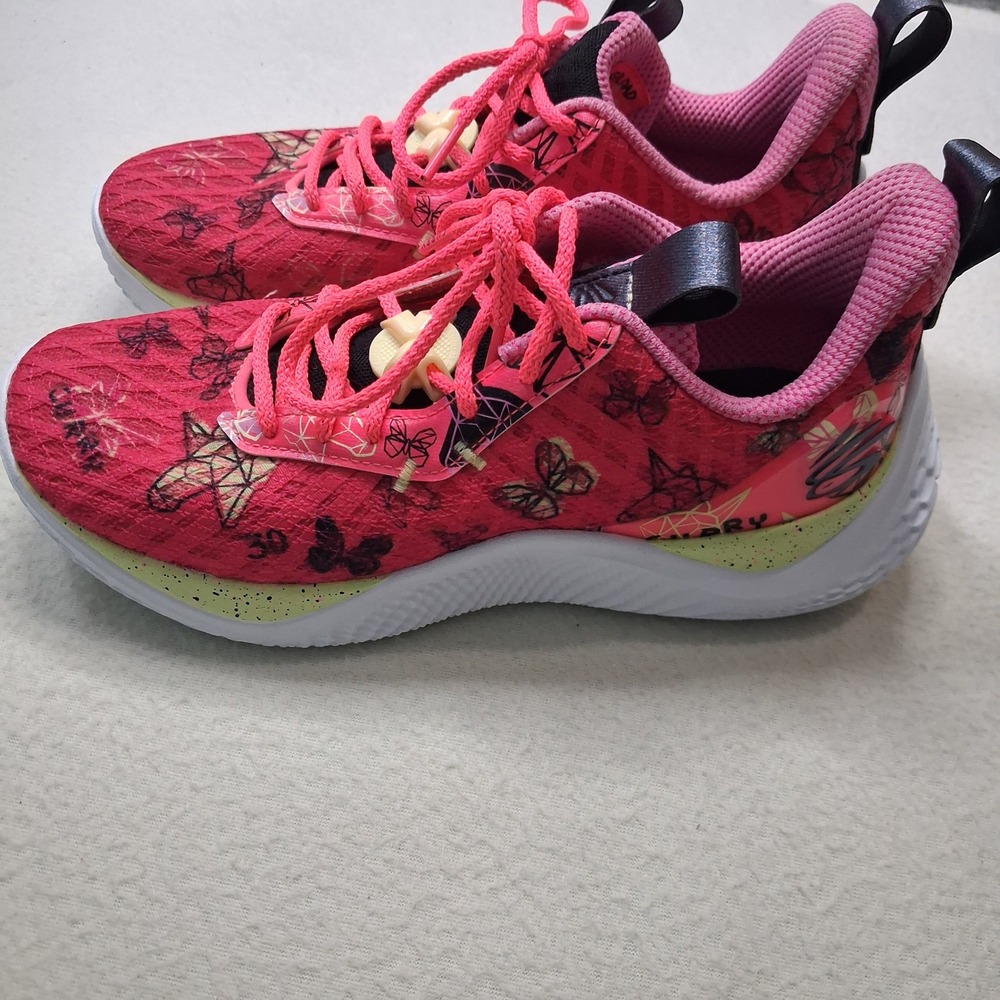 Under Armour Curry Flow 10 Girl Dad Pink Butterfly Basketball Shoes 
M 7.5. W9